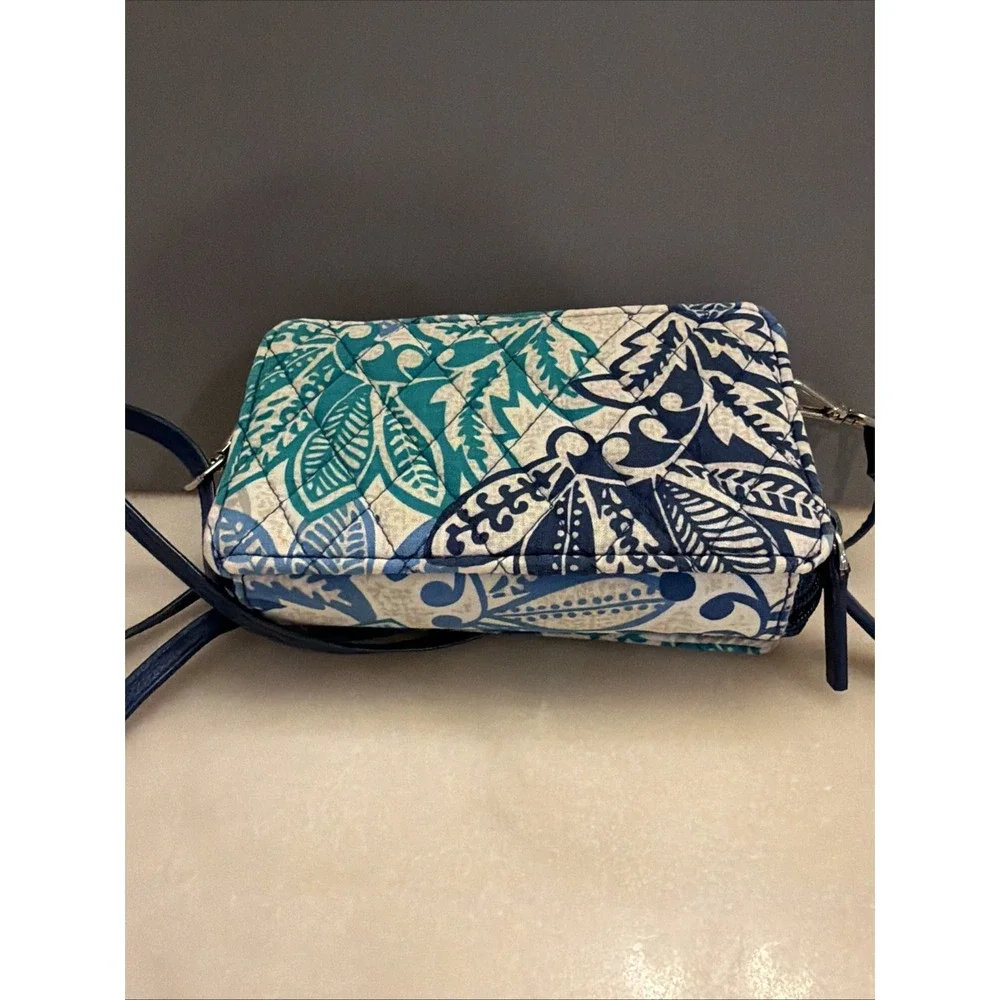 Vera Bradley All in One Zip Wallet Crossbody "Santiago" Retired Pattern 2017 - Picture 5 of 16